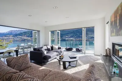 Sunnyside Vista - maison de vacances moderne, lumineuse et lumineuse avec piscine spa