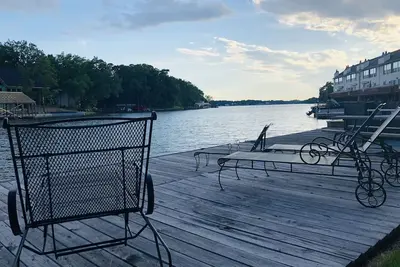 Image de Lakefront Cottage pour la victoire!