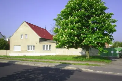 Image de 2 appartements dans le pays, bon emplacement en ville et liaisons de transports locaux