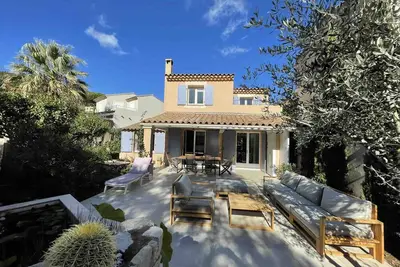 Image de Maison avec jardin accès piscine & tennis
