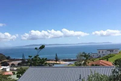 Image de Beach House avec de superbes vues à 180 degrés