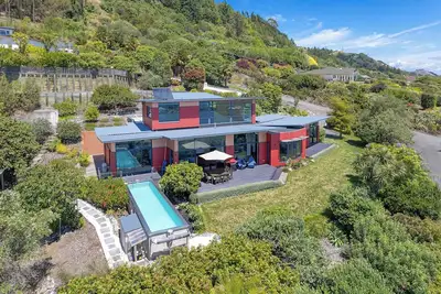 Image de Pohutukawa House - Modern Home with Swimming Pool and Stunning Panoramic Views