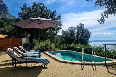 Image de Villa avec piscine, barbecue, terrasse, situation calme, accueil des familles