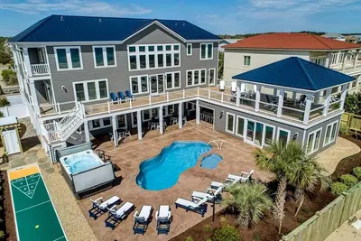 Image de Un joyau de la couronne | Front de mer | Piscine privée, piscine intérieure, bain à remous