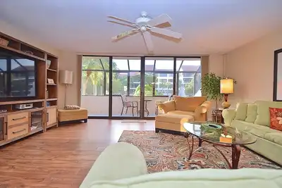 Image de Condo spacieux dans un excellent emplacement à Excelsior Beach to Bay. Plage privée, 2 piscines, 2 jaccuzi, pont de pêche et plus encore!