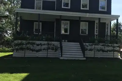 Image de Maison moderne dans le vieux Greenwich, à 100 mètres d'un superbe quai sur l'eau
