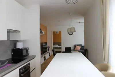 Image de Appartement confortable et moderne avec garage près de la ville de Vic-Uno