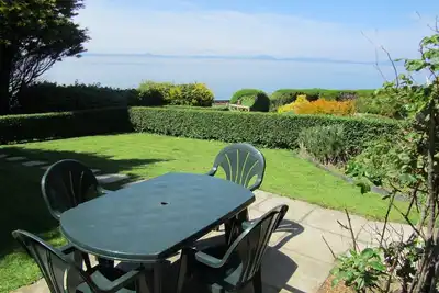 Image de Cottage gallois traditionnel avec vue imprenable sur la mer et la montagne