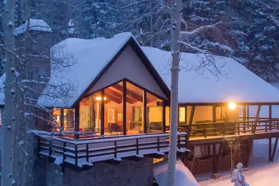 Image de Prix spéciaux pour l'hiver! - Chez Louisa - Ski in avec bain à remous et sauna.