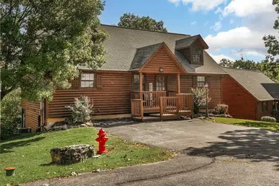 Incroyable trouvaille! Quatre maîtres, trois piscines, deux espaces de vie - le luxe au cœur des Ozarks! -11