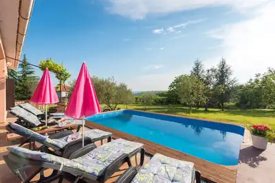 Image de Maison de vacances romantique avec piscine, à quelques minutes de la mer