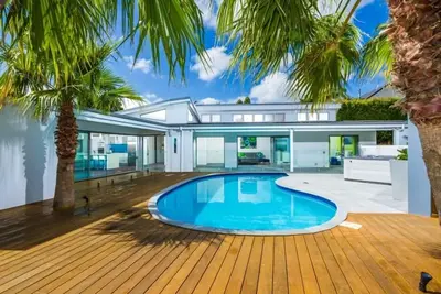 Paradis de luxe au bord de la mer