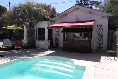 Image de Petite maison de 30m2 pour 2 personnes dans propriété privée avec piscine