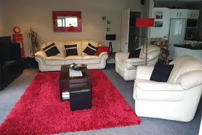 Image de Contemporain, Très bien situé, Calme. Ensoleillé.