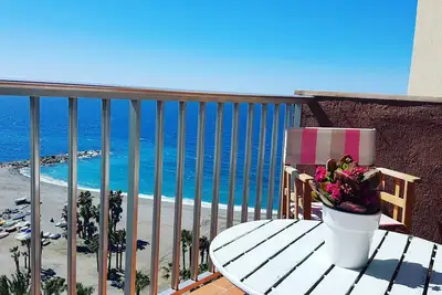 Studio Penthouse sur la 1ère ligne de la plage avec une vue imprenable sur la mer