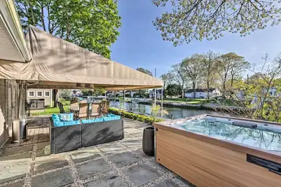 Image de Nouveau! Hamptons Luxury Home sur Canal w / Dock & Kayaks
