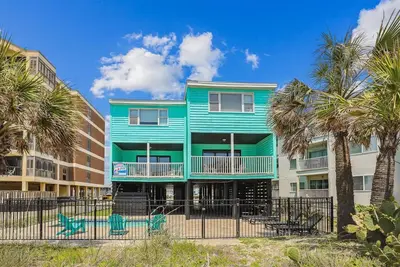 Image de Tropical Fun, Oceanfront Luxury Home in Cherry Grove with Private Outdoor Swimming Pool and Beautiful Ocean Front Views