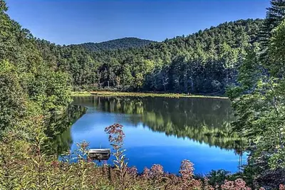 Image de Retraite exclusive privée de montagne et de lac dans le désert de Cohutta