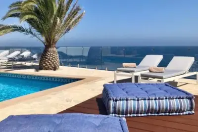 Image de superbe vue mer *****1. Villa en bord de mer*privé* piscine*grand jardin*Wifi