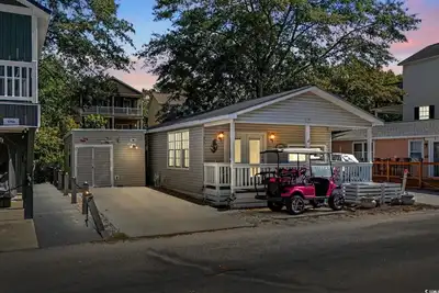 Image de Bishop's Beach House Deck Back Deck donnant sur le canal☀Carte de golfAnimaux de compagnie