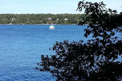 Image de new listing Waterview 3br / 2bth maison à East Falmouth avec vue sur le lac et accès