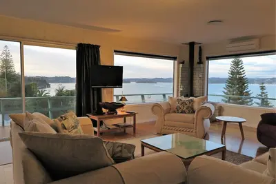 Une vue noble. Maison confortable de 3 chambres avec vue panoramique sur le port.