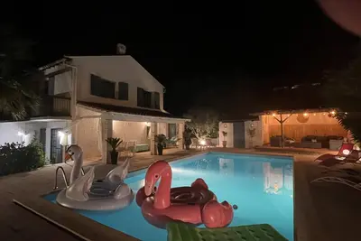 Image de Villa 4 chambres avec piscine et climatisation