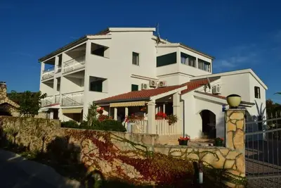 Image de Appartement dans Vinišće avec Balcon, Climatisation, Wifi, Machine à laver (4753-7)