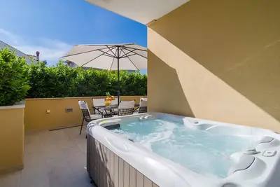 Apartment Vivaldi Deluxe - Appartement 3 chambres avec jacuzzi et vue sur la mer