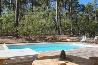 Image de Maison en bois au calme en lisière de forêt - piscine chauffée