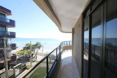 Image de Excellent apt. erm propriété en bord de mer à Meia Praia - la meilleure plage de S. C.