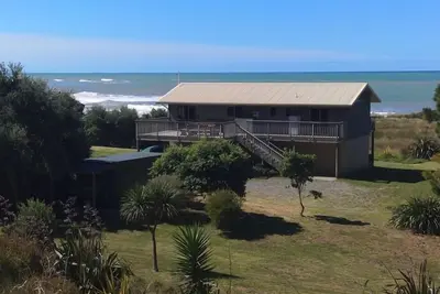 Image de Vue à 180 degrés sur l'océan, directement sur la plage.