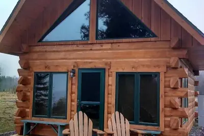 Image de Vue sur la rive sud dans une cabane en rondins authentique et confortable