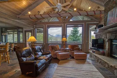 Image de Retraite De Montagne Magnifique: 6 chambres spacieuses / 6 salles de bain avec une vue incroyable et la faune