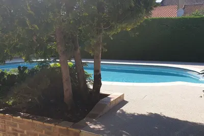 Image de Maison située à 10 kms Bergerac en pierre, restaurée avec piscine non chauffée.