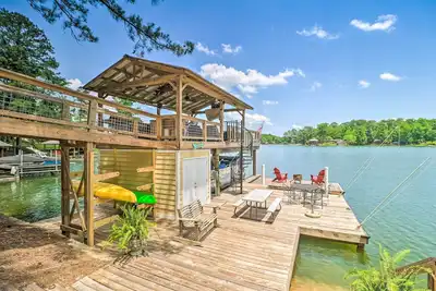 Image de Nouveau! Lake Martin Cabin w \/ Luxury Dock & Kayaks!