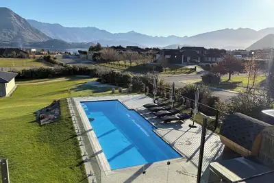 Image de Maison de luxe avec vue imprenable sur le lac à Penrith Park