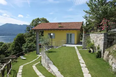 Image de Vacation home with lake view up to 10 p. quiet location, private garden and bread service