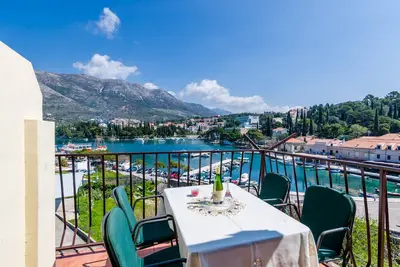 Image de Apartments & Rooms Mihajica - Appartement 2 chambres avec balcon et vue sur la mer