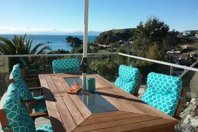 Image de Maison de vacances sur la plage de Kaiteriteri, vue sur la mer surélevée et sentiers de vélo de montagne