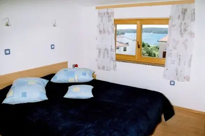 Image de Appartement climatisé à 250 m de la plage avec amarre privée