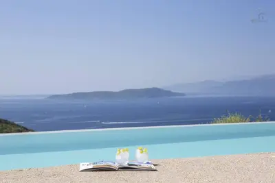 Image de Villa Fyki neuve avec magnifique vue sur la mer dans le pittoresque Sivota!