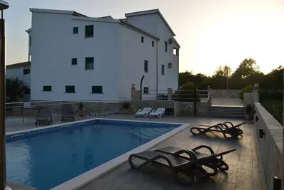 Appartement dans Vinišće avec Balcon, Climatisation, Wifi, Machine à laver (4753-4)