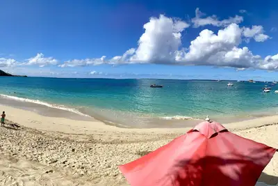Image de Cottage PRIVÉ Sur La Plage. Votre propre terrasse avec vue sur de magnifiques couchers de soleil.