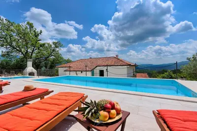 Image de Belle villa récemment rénovée avec piscines privées
