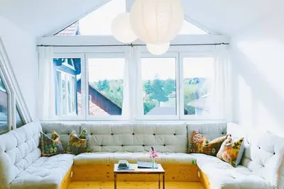 Image de Appartement spacieux et spacieux avec une touche naturelle et vue sur le lac