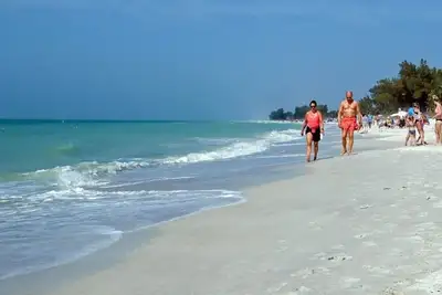 Image de WiFi Gratuit & Chariot Seulement ÉTAPES À Pristine Sandy Beach Aucun chemin à traverser!