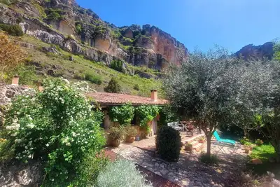 Image de Une belle maison avec un grand jardin dans le parc naturel du Río Dulce