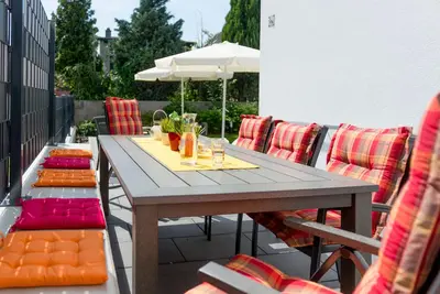 Image de Appartement de jardin sans obstacles avec 2 chambres séparées à Bensheim