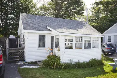 Image de Cottage en bord de mer dans un quartier familial